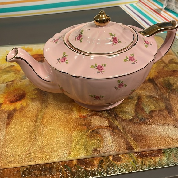 Vintage Chintz teapot - Picture 2 of 12